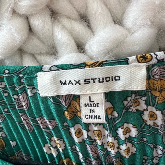 Max Studio top - Picture 3 of 3